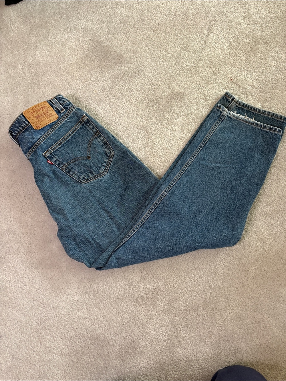 Vintage 1998 Levi's 550 Men's Relaxed Fit Jeans - Medium Blue Wash